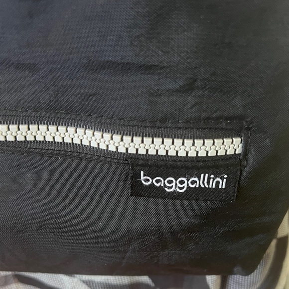Baggallini cross body bag excellent condition multiple zipper compartments black - Picture 5 of 7
